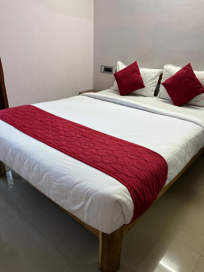 Tulip Villa 3Bhk 2Bhk And 1Bhk Located Near Chunnambar Boat House And Paradise Beach Purnankuppam Exterior photo